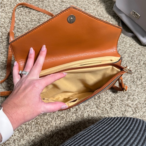 Handbags - Elegant Tan Leather Crossbody Bag